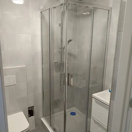 Wygodne 2 Pokojowe Mieszkanie Na Parterze Apartment