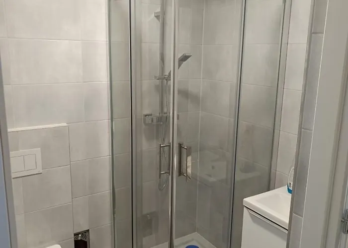 2 , Kuchnia, Cale Wyposazenie, Centrum, Kolo Sklepu, Free Wifi Apartment