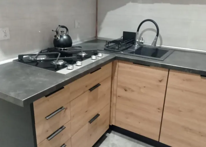 2 , Kuchnia, Cale Wyposazenie, Centrum, Kolo Sklepu, Free Wifi * クロトシン